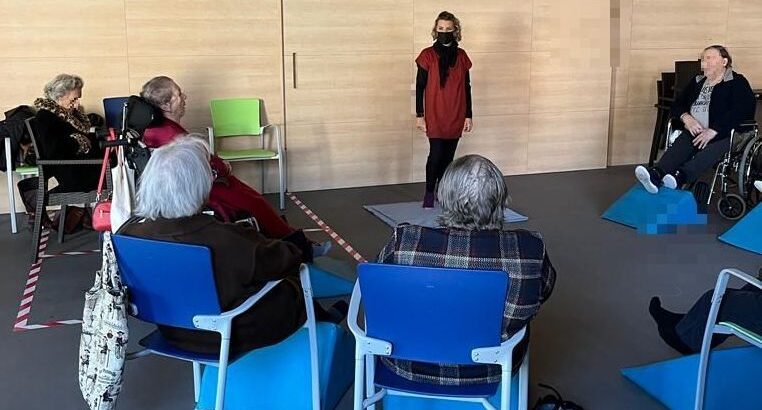 yoga ancianos adultos mayores tercera edad
